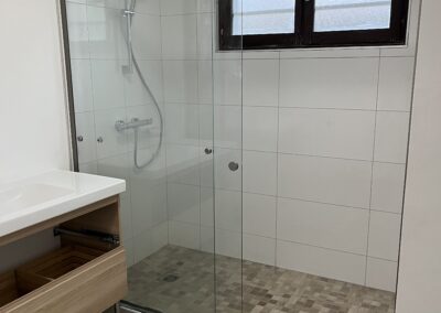 Rénovation de salle de bain complète.